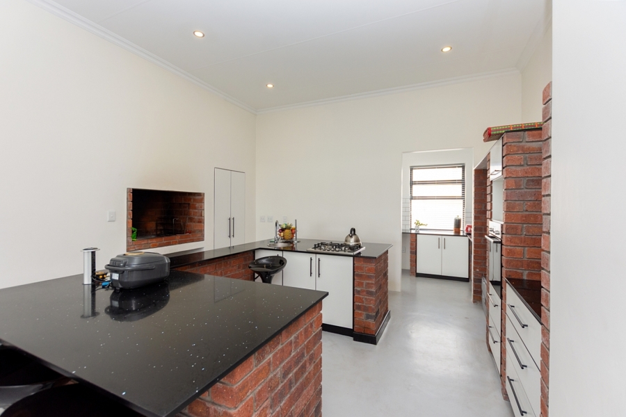 3 Bedroom Property for Sale in Britannia Bay Western Cape